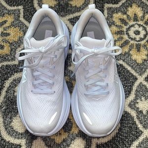 HOKA Women’s Bondi 8 Running Shoes size 7.5